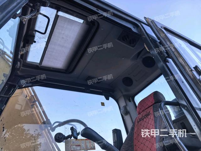 左后方玻璃角標(biāo)（駕駛室部分）