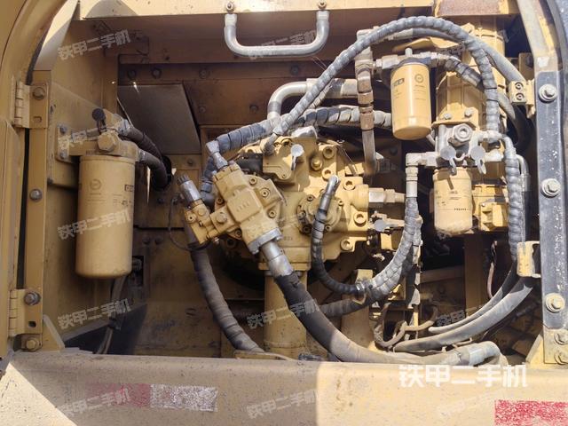 液壓泵艙室正面整體（整機(jī)外觀）