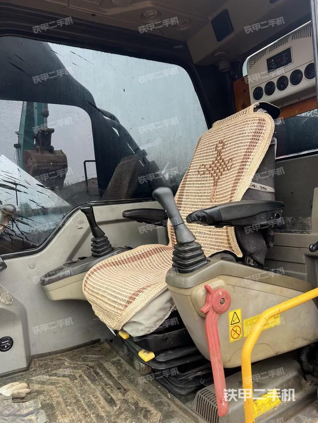 驾驶室整体（整机外观）