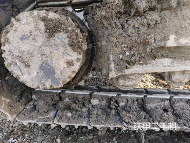 左驅(qū)動輪（行走機構(gòu)）