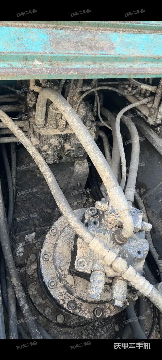 回转马达和主控阀（整机外观）