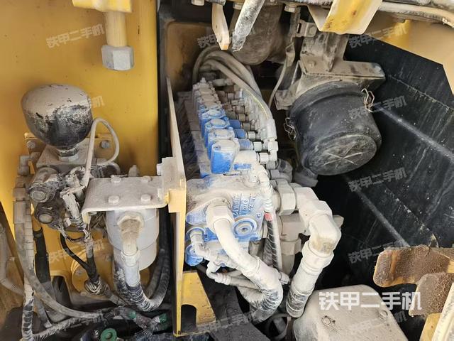 回轉(zhuǎn)馬達和主控閥（整機外觀）