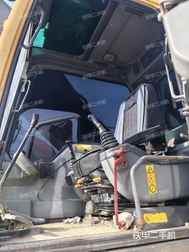 駕駛室整體（整機外觀）