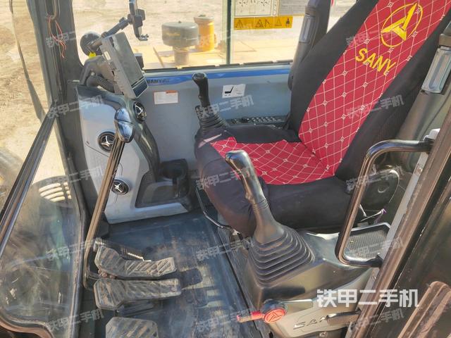 駕駛室整體（整機(jī)外觀）