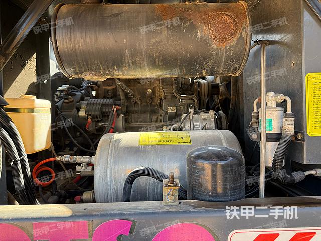 液壓泵艙室正面整體（整機(jī)外觀）