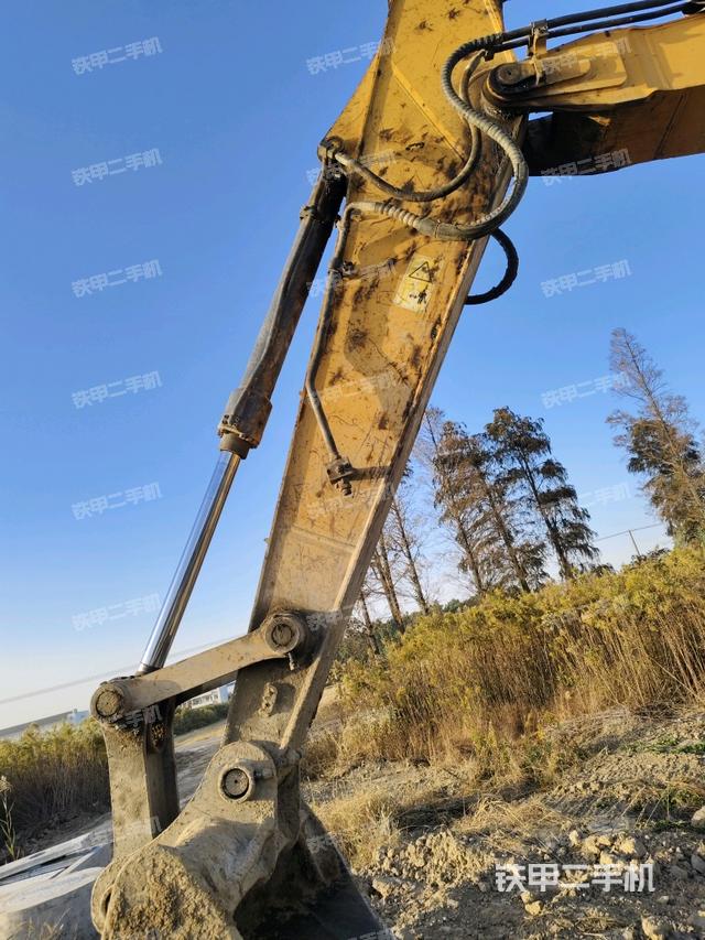 小臂整体左后（工作和回转装置）