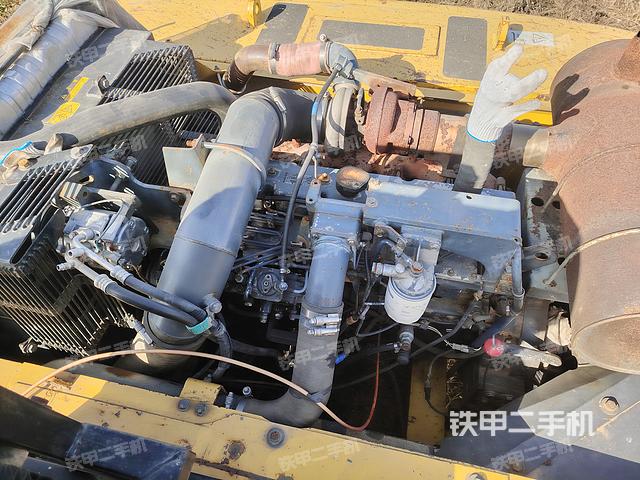 回转马达和主控阀（整机外观）