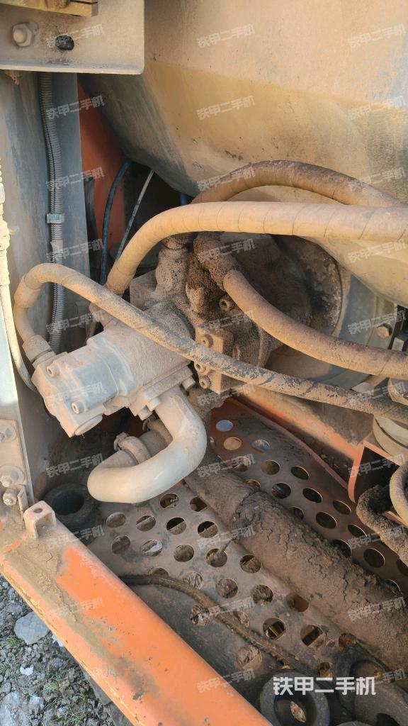 液壓泵艙室正面整體（整機(jī)外觀）