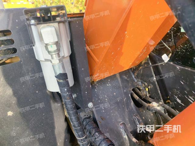 大臂根部?斜（工作和回轉(zhuǎn)裝置）