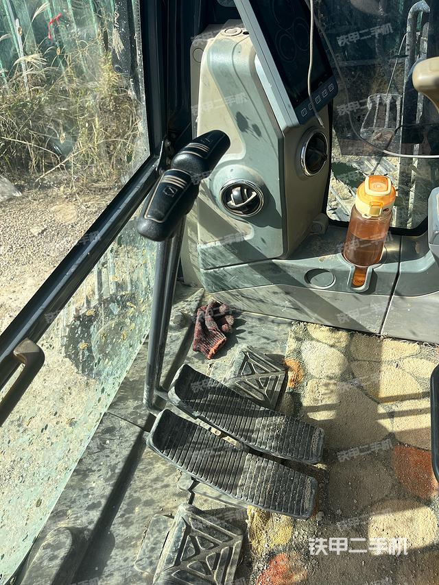 駕駛室整體（整機外觀）