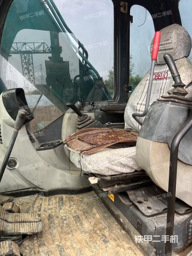 駕駛室整體（整機(jī)外觀）