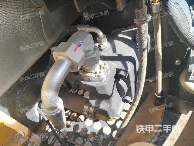 液壓泵艙室正面整體（整機(jī)外觀）