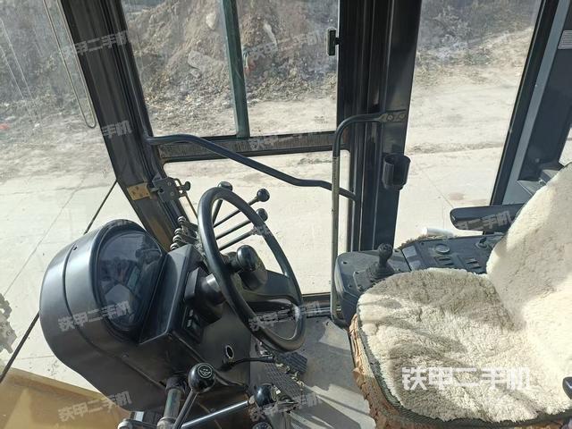 驾驶室操作台（设备外观及核心部件）