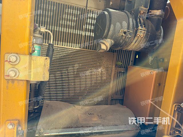 驾驶室顶部（整机外观）