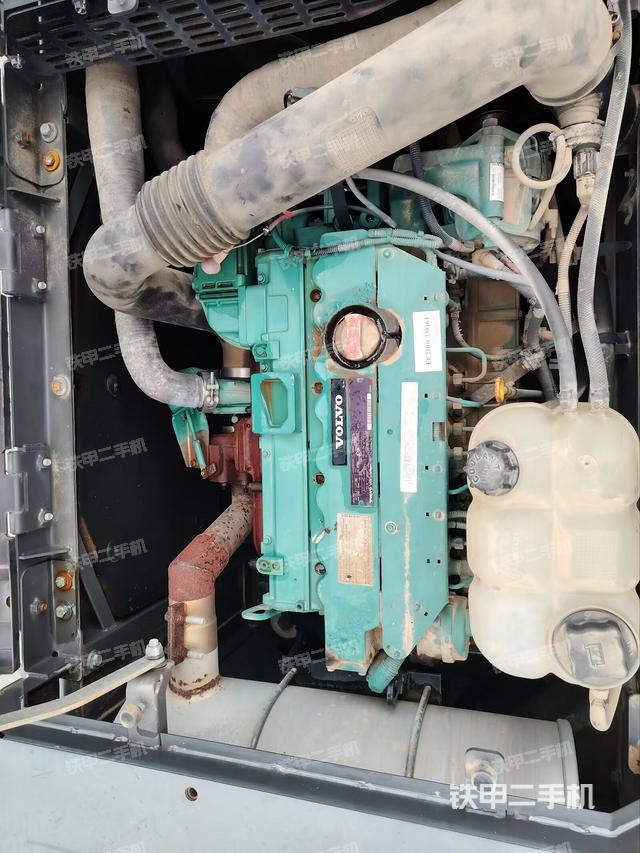 回轉(zhuǎn)馬達(dá)和主控閥（整機(jī)外觀）