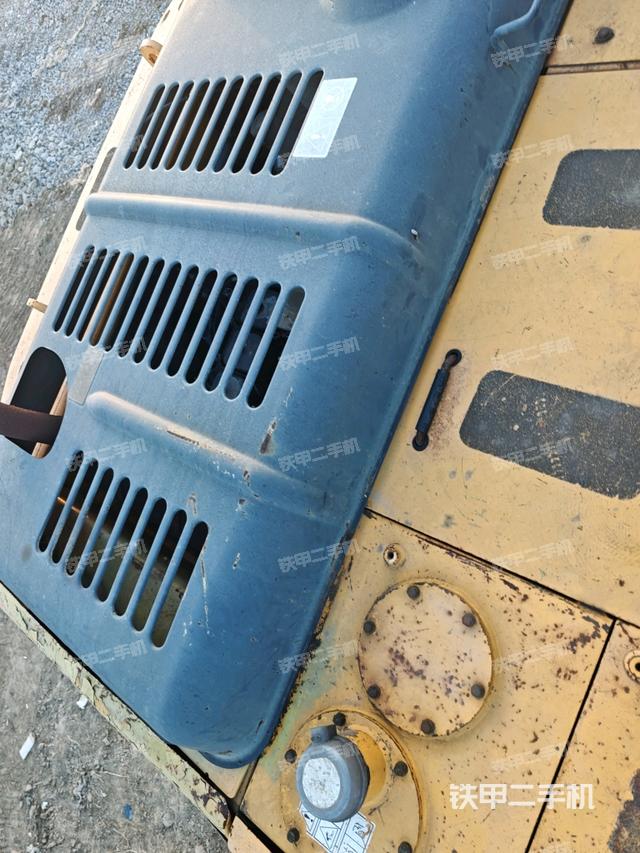 行走控制手柄和踏板 俯拍（驾驶室部分）