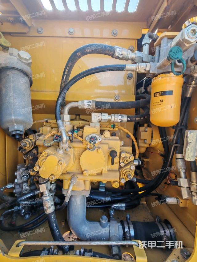 液壓泵艙室正面整體（整機(jī)外觀）