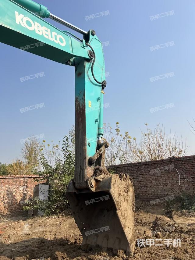 驾驶室顶部（整机外观）