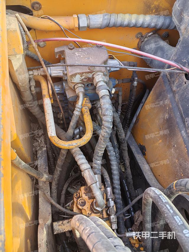 回轉(zhuǎn)馬達和主控閥（整機外觀）