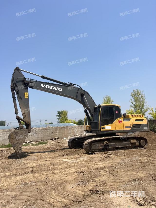 沃尔沃EC250D挖掘机
