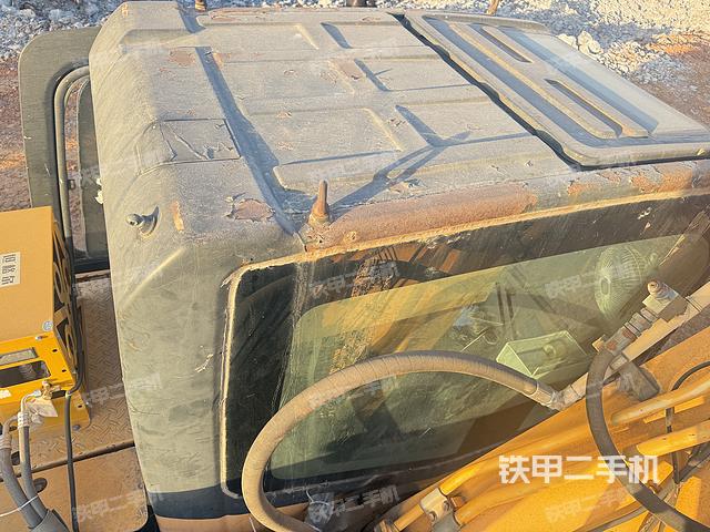 驾驶室顶部（整机外观）