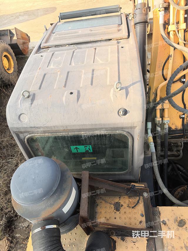 驾驶室顶部（整机外观）