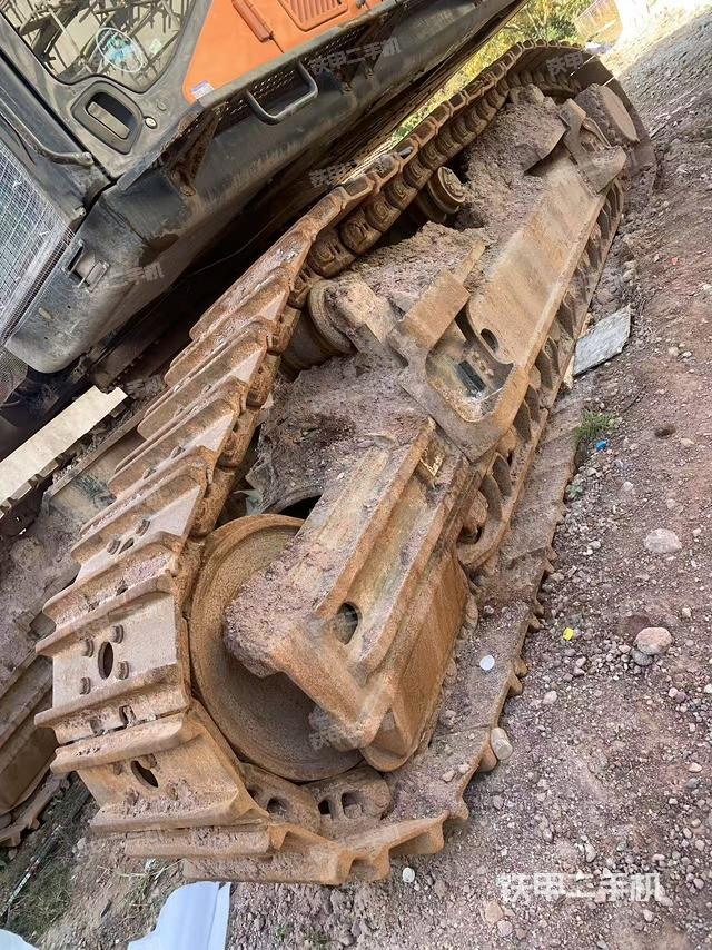 單側(cè)履帶整體（整機(jī)外觀）