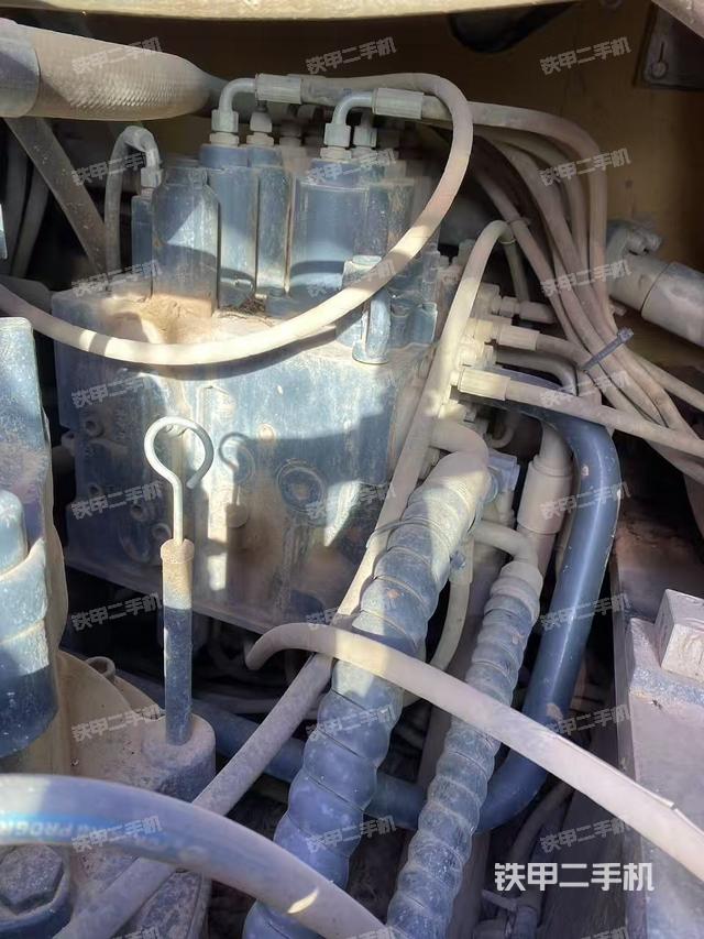 回转马达和主控阀（整机外观）