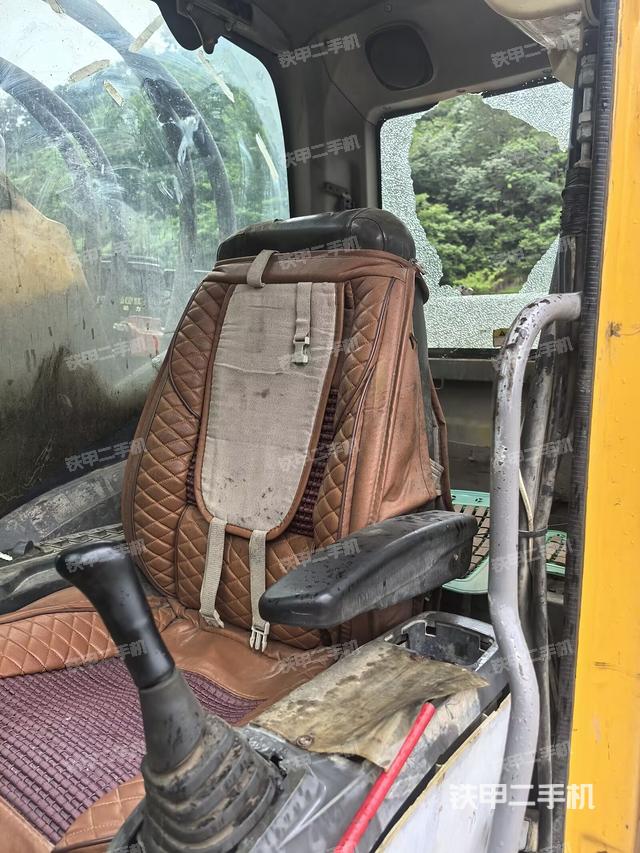 驾驶室整体（整机外观）