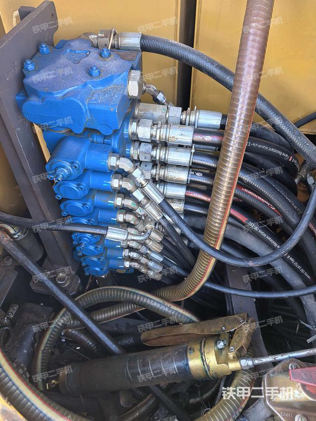 驾驶室顶部（整机外观）