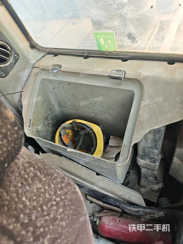 座椅右侧控制台/钥匙门/油门/含右手柄（驾驶室部分）