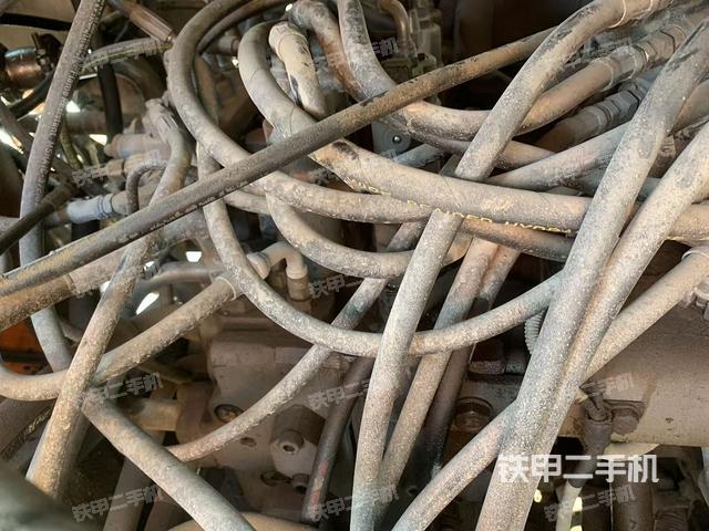 回轉(zhuǎn)馬達(dá)和主控閥（整機(jī)外觀）