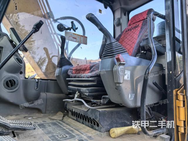 右側(cè)玻璃角標(biāo)（駕駛室部分）