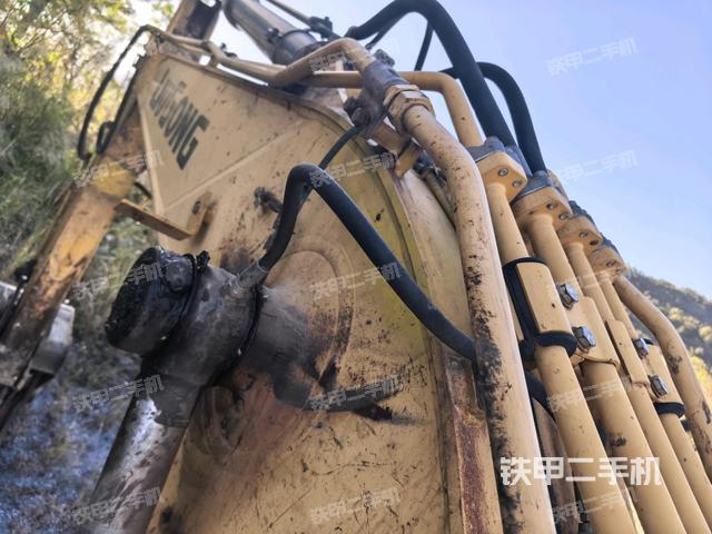 轉(zhuǎn)盤和下車架正前（工作和回轉(zhuǎn)裝置）