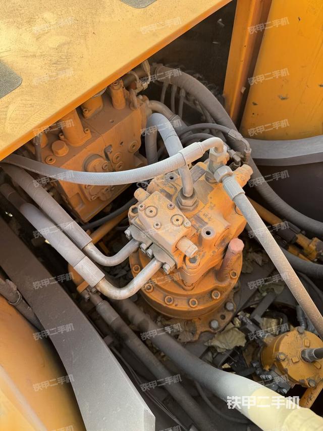 回转马达和主控阀（整机外观）