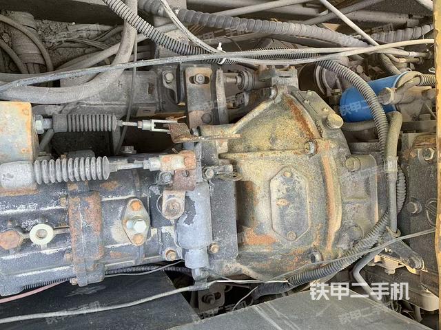 回转马达和主控阀（整机外观）