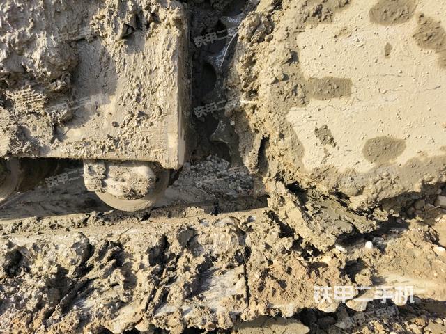 右驅(qū)動輪（行走機構(gòu)）