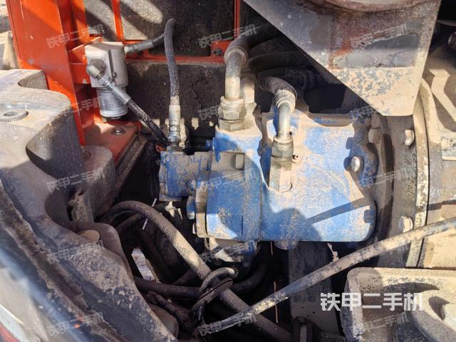 液壓泵艙室正面整體（整機(jī)外觀）