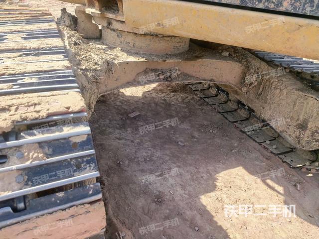 轉(zhuǎn)盤和下車架正前（工作和回轉(zhuǎn)裝置）