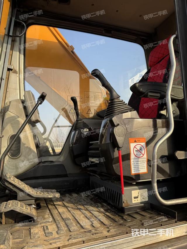 驾驶室整体（整机外观）