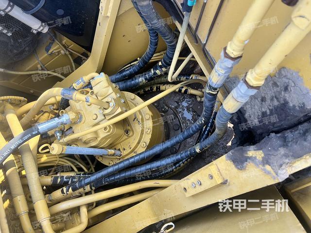 回转马达和主控阀（整机外观）