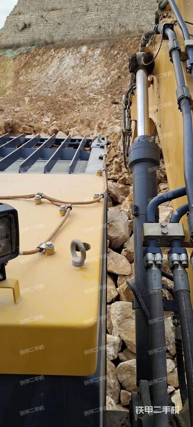 驾驶室顶部（整机外观）