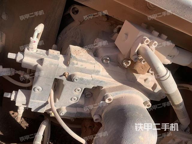 液壓泵艙室正面整體（整機(jī)外觀）