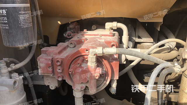 液壓泵艙室正面整體（整機(jī)外觀）