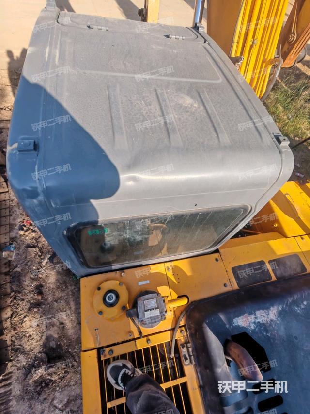 驾驶室顶部（整机外观）