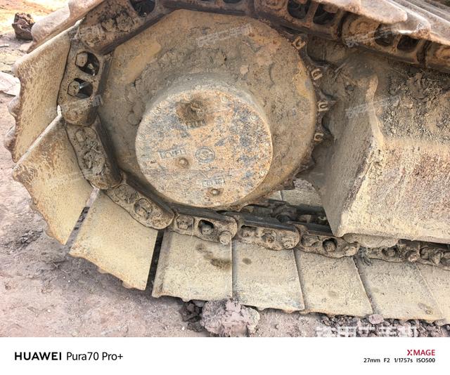 左驅(qū)動輪（行走機構(gòu)）