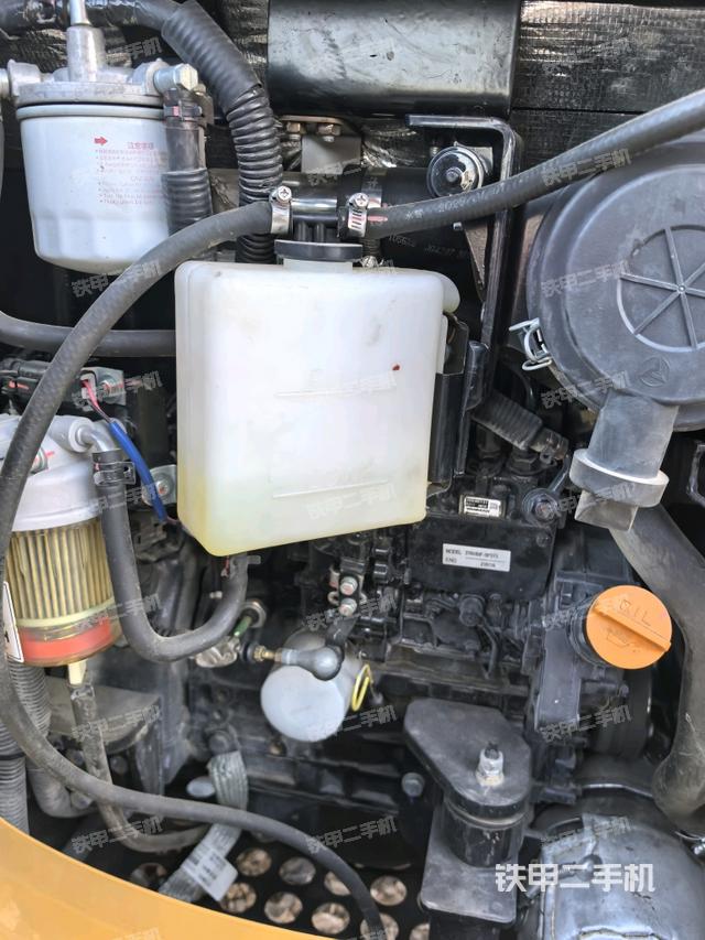 液壓泵艙室正面整體（整機(jī)外觀）