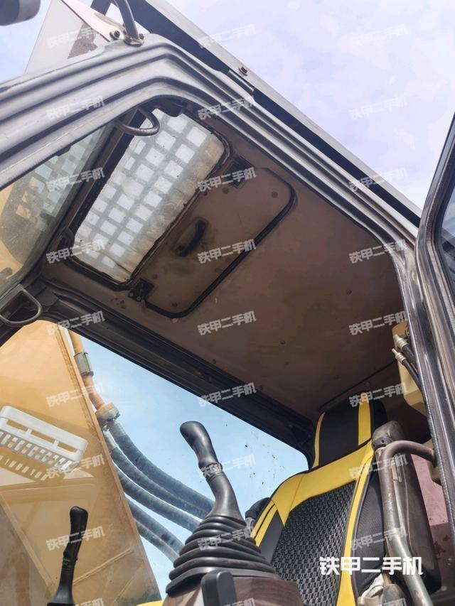 驾驶室顶部（整机外观）