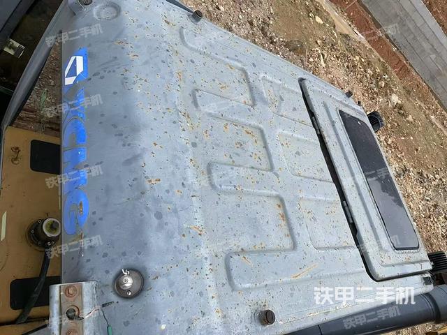 駕駛室頂部（整機外觀）