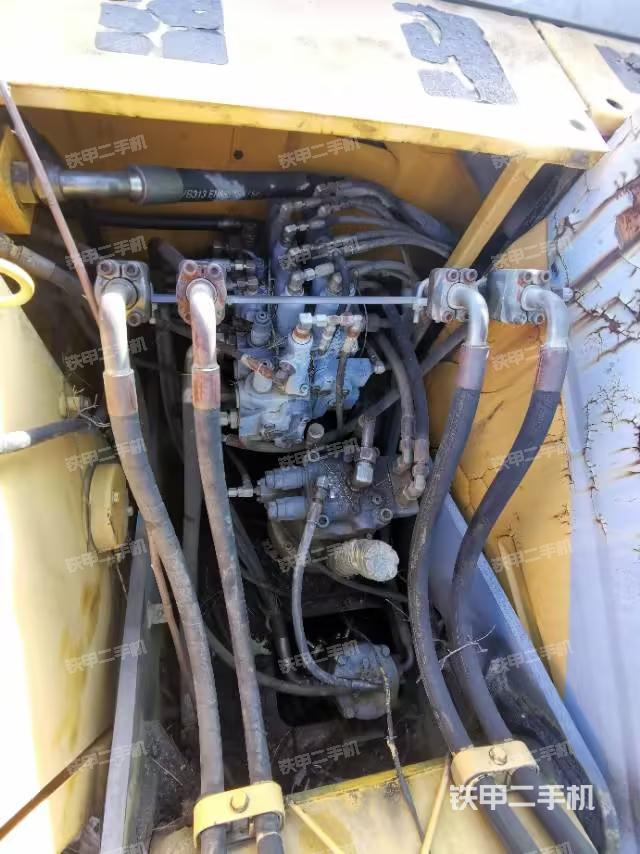 回轉(zhuǎn)馬達和主控閥（整機外觀）